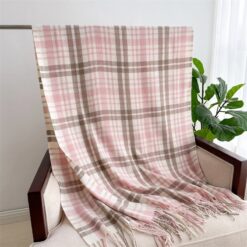 Rosa cipria, bianco, marrone chiaro